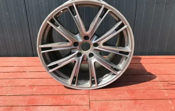 Porsche Panamera (971) R21 alloy rim 