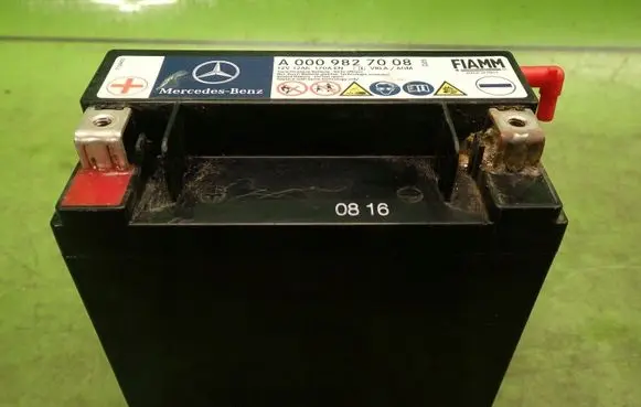 Infiniti Q30 Car battery A0009827008