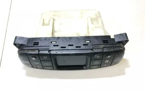 Mitsubishi Carisma Climate control unit