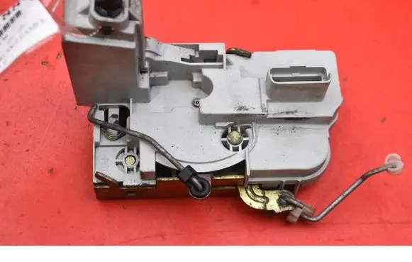 Peugeot 307 Front door lock 