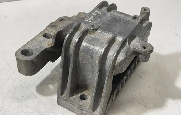 Volkswagen PASSAT B6 Engine mount bracket 1k0199262