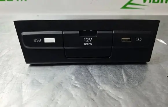 Hyundai i20 (BC3 BI3) USB socket connector 