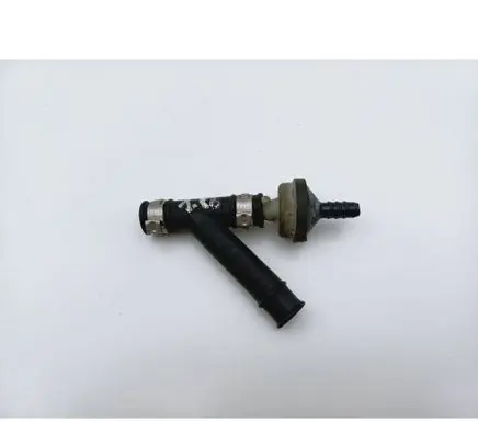 Audi A4 S4 B6 8E 8H Vacuum line/pipe/hose 8E0133784B