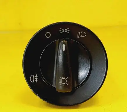 Volkswagen Golf IV Light switch 1C0941531