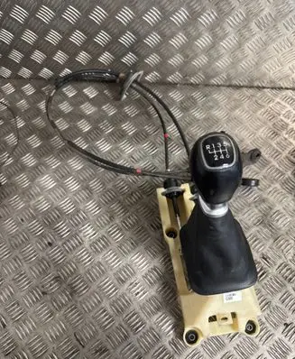 KIA Sorento Gear shifter/selector 437002P820