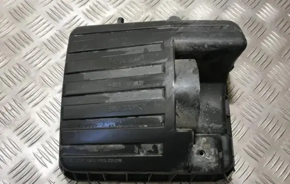 Suzuki Grand Vitara I Air filter box 65da01 65d-a01