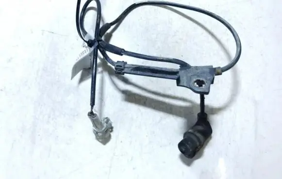 Toyota Avensis T250 ABS brake wheel speed sensor 0265006676 89543-02040