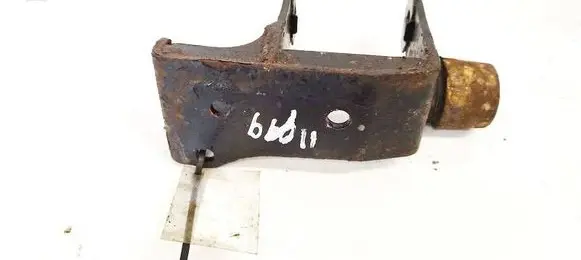 Toyota Avensis T250 Engine mounting bracket 