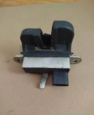 Volkswagen Golf V Tailgate/trunk/boot lock/catch/latch 1K6827505B 100105 50100538