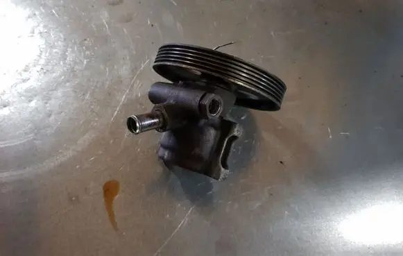 Peugeot 206 Power steering pump