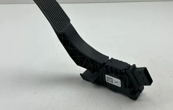 Chrysler Pacifica Accelerator throttle pedal 04581677AB 93446300