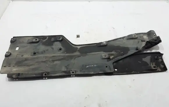 Chrysler Pacifica Engine splash shield/under tray 68227438AB