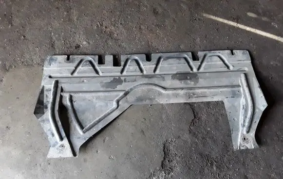 Peugeot 406 Engine splash shield/under tray 9623400880