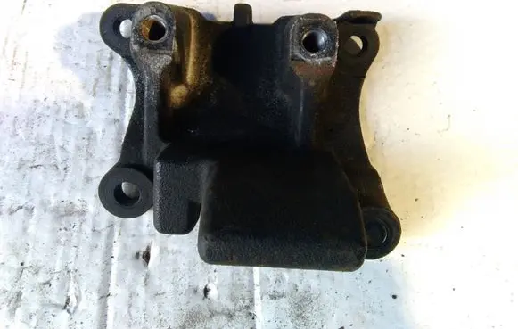 Honda Civic Engine mounting bracket