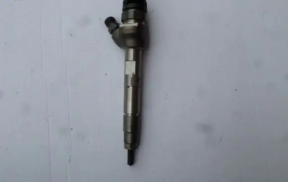 BMW 1 F40 Fuel injector 0445110819 8579232