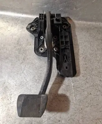 Chrysler Pacifica Brake pedal P04581676AC TKY078810258