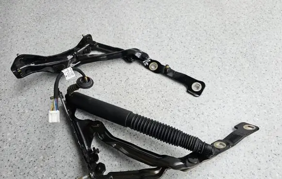 Tesla Model 3 Tailgate/trunk/boot hinge