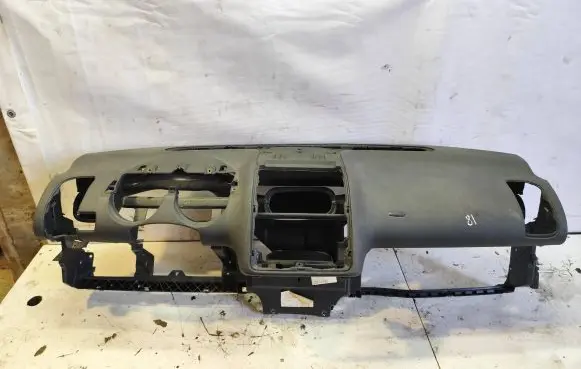 Volkswagen Polo III 6N 6N2 6NF Dashboard