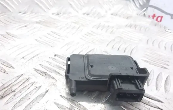 Volkswagen PASSAT B4 Air pressure sensor 0261230008 3A0906051
