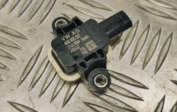 Volkswagen Polo V 6R Airbag deployment crash/impact sensor 4H0955557