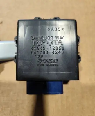 Toyota Hilux (AN10, AN20, AN30) Day light relay 8264212050 0617004240