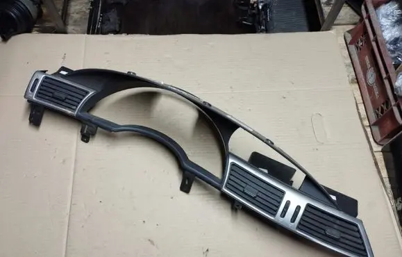 Chrysler Pacifica Dashboard trim F1014E2111