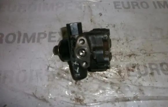 Nissan Primera Power steering pump