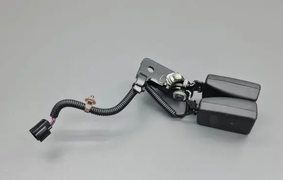 Honda Civic IX Rear seatbelt buckle 1040139