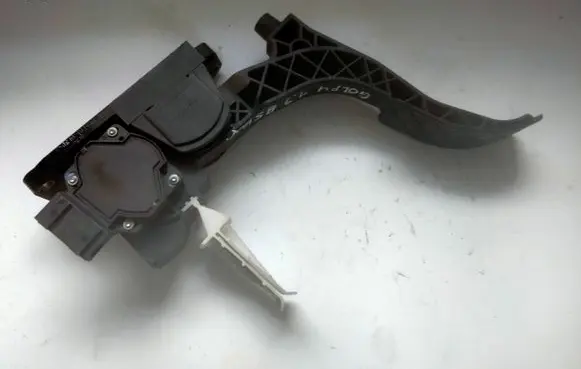 Volkswagen Golf IV Accelerator throttle pedal 1J1721503K 0281002342 081300951B3