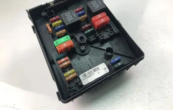 Volkswagen Touran I Fuse box set 1K0937125A