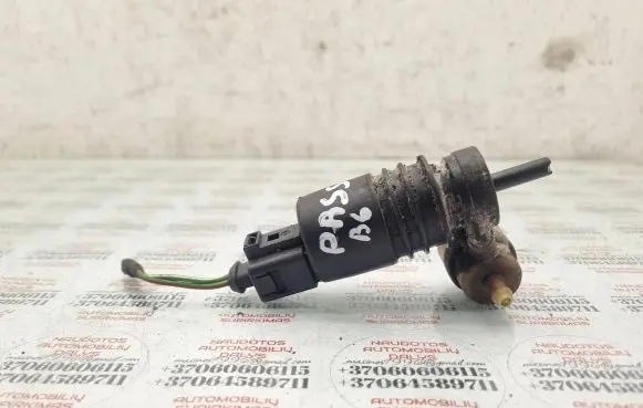 Volkswagen PASSAT B6 Windscreen/windshield washer pump 1T0955651A