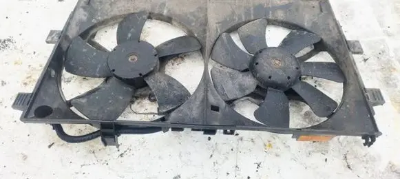 Radiator cooling fan shroud