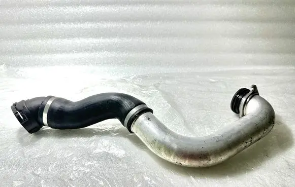 BMW 5 E60 E61 Intercooler hose/pipe 7789052 7790138 7789048