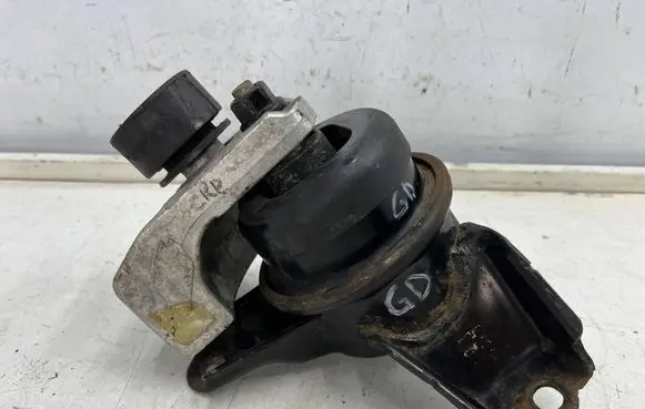 Hyundai Grandeur Engine mounting bracket