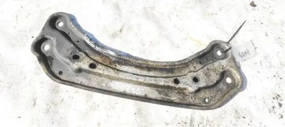 Volvo XC90 Engine mounting bracket