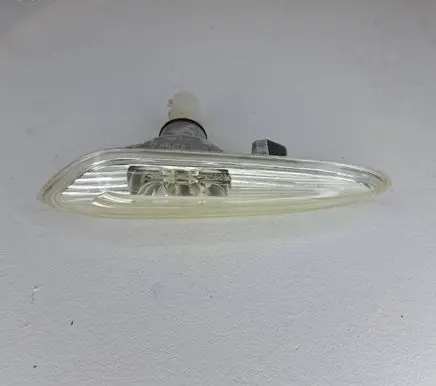 BMW 3 E46 Front fender indicator light 69113715
