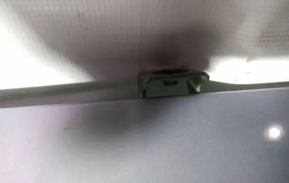 Tailgate/trunk/boot hinge