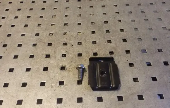Battery bracket