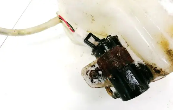 Mitsubishi Galant Windscreen/windshield washer pump