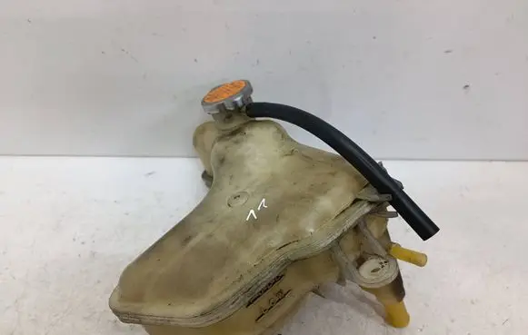 Peugeot 4007 Coolant expansion tank/reservoir