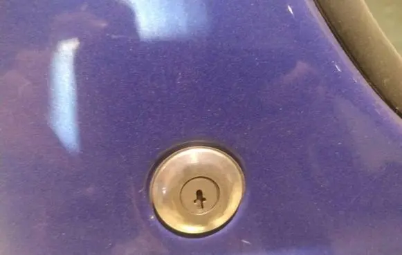 Citroen Berlingo Front door lock (next to the handle) 