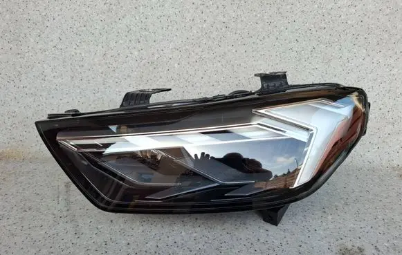 Audi A1 Headlight/headlamp 82A941033D 90106082