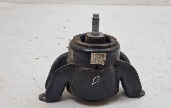 Hyundai i40 Engine mount bracket 218103Z100