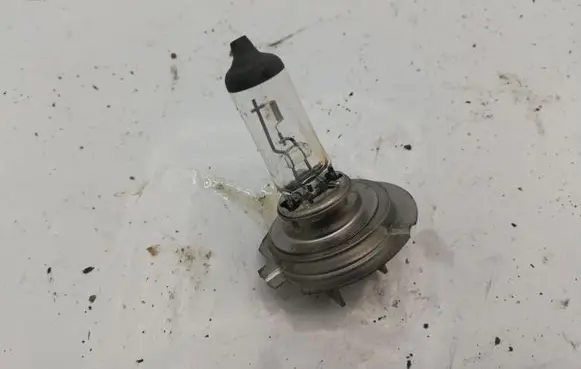 BMW X3 E83 Headlight/headlamp bulb NOCODE