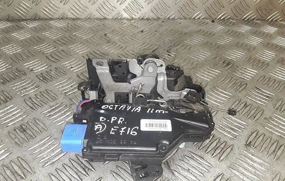 Skoda Octavia Mk2 (1Z) Front door lock 3D2837016S
