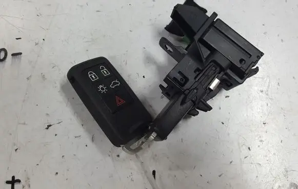 Volvo V40 Ignition lock AH4N15607AE
