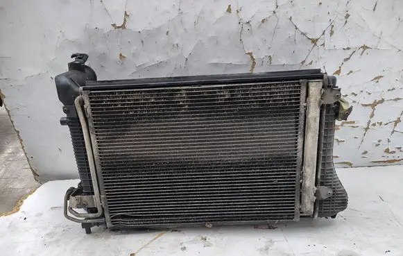 Volkswagen Touran I Coolant radiator 