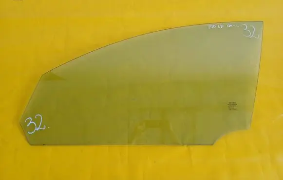 Volvo V50 Front door window glass four-door