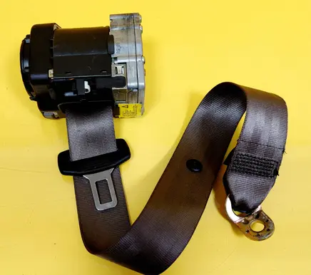 Audi A6 S6 C5 4B Rear seatbelt 040135