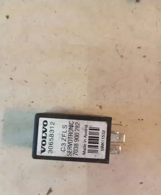 Volvo XC90 Glow plug pre-heat relay 30658312 7038900282 5WK11532
